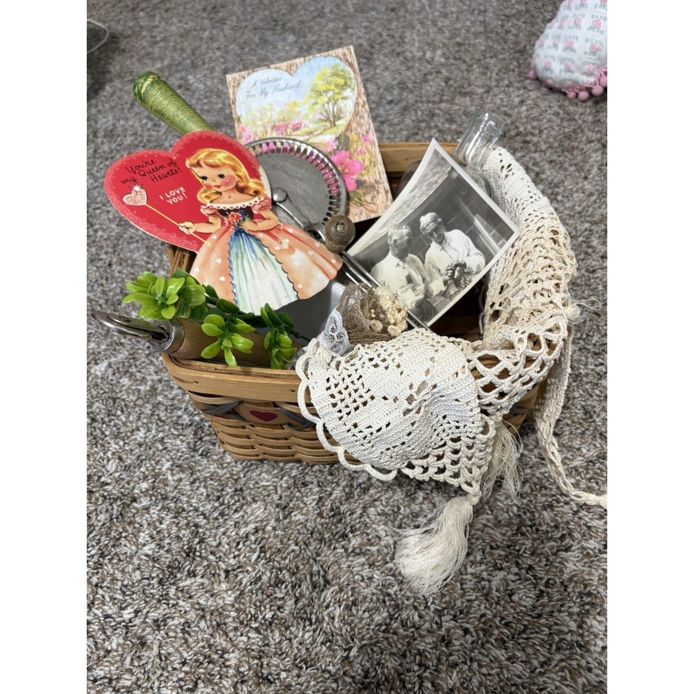 Vintage Woven Wicker‎ Cottagecore Basket Heart Accents Vignette McCoy Bowl